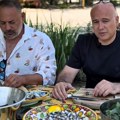 „Narod toliko voli ovaj režim da moraju da plaćaju za TikTok objave“: Snimak Vučevića i „kralja obrva“ koji pričaju o sarmi je…