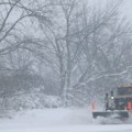 Snežna oluja u Rusiji zarobila 150 ljudi na auto-putu, među njima 34 dece