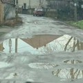 Meštani Voljčinca godinama čekaju asfalt, posle svake kiše odsečeni od sveta