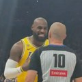 VIDEO Lebron se unosio sudiji u lice, a onda im Lejkersi nisu dali da izađu sa parketa: Oklahoma nastavila da gazi, ali o tome…
