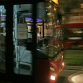 Vozač (52) autobusa u trenu izgubio svest za volanom Detalji noćne drame na Brankovom: Udarao u sve pred sobom, o herojstvu…