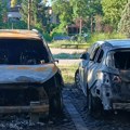 Drama u Jurija Gagarina u 3 ujutru: Dva auta izgorela na parkingu, sumnja se da su zapaljeni (foto)