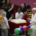 Papa Franja danas proslavlja 87. rođendan, na zabavi mu nastupila deca (foto)