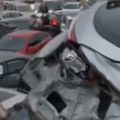 Prvi snimci lančanog udesa sa više od 100 vozila Automobili zgužvani, krš i lom na sve strane (video)