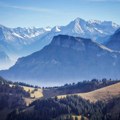 Evakuisano više od 100 ljudi zbog opasnosti od klizišta u švajcarskim Alpima
