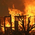 Ugašen požar u fabrici kod aerodroma u Tokiju, intervenisalo 100 vatrogasnih vozila