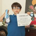 Ovaj dečak je sa 2 godine naučio da čita, sa 7 je postao svetski šampion u matematici