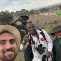 Nikola Milutinov stigao u Afriku u društvu zanosne grkinje! Srbin podelio fotku koja je oborila internet! (foto)
