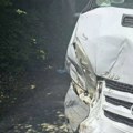 Kombi na nizbrdici dobio ubrzanje, visio nad provalijom! Hrabra Bojana sprečila tragediju: Glava mu je pala... (foto)
