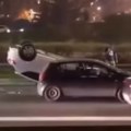 Totalni haos kod Gazele! Auto se prevrnuo usred špica – Beograd stao! (video)