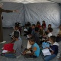 Gaza: učenici pohađaju nastavu u improvizovanim školama pod šatorima