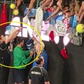 Neverovatno: Pogledajte kako obezbeđenje štiti Novaka Đokovića u Melburnu, ovo niste mogli da vidite na TV-u