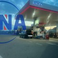 Haos na pumpama u Crnoj Gori: Zbog straha od nestašice gorivo se sipa i u rezrvoare i u bidone - zbog nastale panike oglasio…