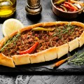 Da li ste probali turski pide? Specijalitet koji je osvojio Evropu, evo kako da ga pripremite.
