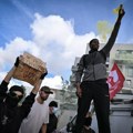 Jeziva scena sa protesta u Francuskoj: Učenik ostao bez šake zbog policijske šok bombe FOTO/VIDEO