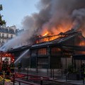 Veliki požar u Parizu: Potpuno izgorela najstarija natkrivena pijaca u gradu