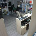 Željkove kamere snimile lopove: Evo kako su, za manje od 2 minuta, odneli plen vredan 100.000 evra