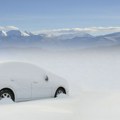 Ovaj automobil može da otrese sneg sa sebe, pogledajte kako to izgleda