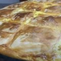 Nastala u vreme kada se jedva krpio kraj s krajem Pogledajte recept za super ukusnu sirotinjsku pitu Ne košta mnogo, ali se…