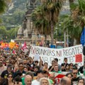 Demonstracije u Barseloni protiv masovnog turizma, okupljeni prskali turiste iz vodenih pištolja