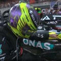 Dirljive scene: Hamilton se oprostio od bolida Mercedesa (VIDEO)