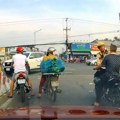 Policajac prišao motociklisti i skinuo mu kacigu: Ono što se zatim dogodilo sve je šokiralo