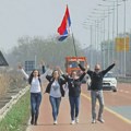 „Marš na Drinu“: Studenti i srednjoškolci krenuli pešice iz Beograda ka Loznici