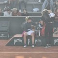 Samo što ne zaplačem, sačekajte! Dajte mi minut... Srpska teniserka neutešna posle povlačenja sa Rolan Garosa - Nina ne…