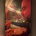 Čeda Jovanović i Aleksandar Kos se otimaju oko tanjira kolača, otišli u izlazak, političar snima cimera: "Slatki greh" (video)…