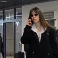 Nikolija Jovanović bez trunke šminke u javnosti! Prvi snimak posle drame sa Reljom, evo kako se ponašala na aerodromu (video)…