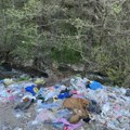 Uznemirujući prizori kod Novog Pazara: Divlja deponija preti da zagadi ceo kraj FOTO