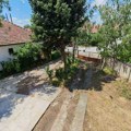 FOTO: Kuća na Bagljašu za manje od 100.000 evra – veliki plac i dve stambene jedinice