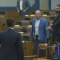 Zamalo tuča u Skupštini Crne Gore, razdvajali Šaranovića i Kneževića: "Bitango", "Sunčaš se na Adi, čuva te 50 policajaca"…