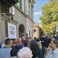 Skup ispred Skupštine u Nišu: Studenti tvrde da opštinski overivači odbijaju verifikaciju potpisa za Studentsku listu (VIDEO)…