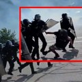 Brutalnost Francuske policije: Zaleteli se na demonstrante koji su blokirali autoput - novi snimci (video)