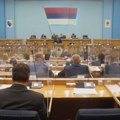 Posebna sednica parlamenta RS: Raspravlja se o izveštaju Nezavisne međunarodne komisije o stradanju svih naroda u Srebrenici