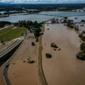 Dunav preti da se izlije, od vrha ga deli manje od 50 cm! Drama u Bratislavi, vodostaj je već viši od očekivanog