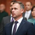 Aleksić (NPS) tvrdi da je Vučić pomilovao aktiviste SNS koji su pretukli studente u Novom Sadu