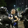 Učesnici protesta došli kod Pionirskog parka, isprečio se kordon policije