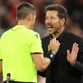 Simeone u sukobu sa navijačima, a posle napustio i konferenciju za medije