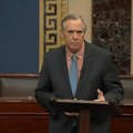 Сенатор већ 20 сати говори против Трампа: Непрекидно прича за говорницом Сената, оптужио председника САД за "тиранску…