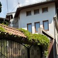 Kupa se u parama, a živi u skromnoj kući: Evo kako izgleda dom Dina Merlina u Sarajevu (foto)