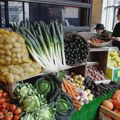 Paradajz 700, paprika 600, mladi krompir 1.000 dinara: Šok cene u prodavnicama, na pijacama još i gore