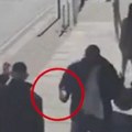 Užasavajući krvavi pir u Londonu na kamerama: Ovo je trenutak kada je terorista ubadao Jevreje (video)