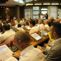 Skupština Novog Sada o više od 60 tačaka: Opozicija kritikuje budžet i Novi Sad na vodi, Mićin odgovorio