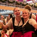 Bolesni trend "upskirting" napravio haos na Oktoberfestu - devojke ni ne znaju šta im se desilo dok ne vide sebe na TikToku