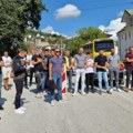 Novi protesti građana u rožajama:Tri godine obnavljaju 20 kilometara outa!