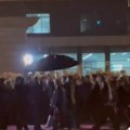 Lavrov stigao u severnu Koreju, a doček je bio "lud" Pojavili se snimci na mrežama - stotine ljudi došlo, a kiša pljušti