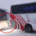 Stravičan lančani sudar u Turskoj: Pogledajte kako se autobus zakucao u drugo vozilo, ima mrtvih (video)