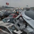 Jezivi snimci lančanog sudara na auto-putu: Više od 100 vozila se sudarilo zbog poledice (video)